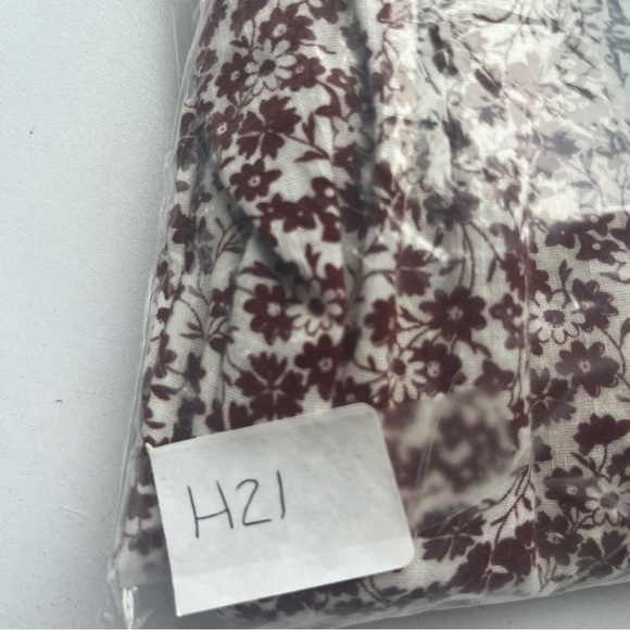 GAP Sleeveless Floral Blouse – Size Small – Maroon Brown & White Print - Picture 7 of 7